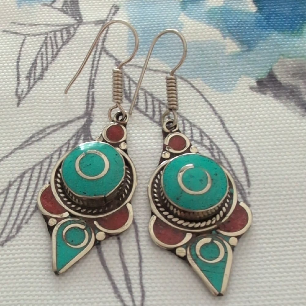NWOT Tibetan Silver Turquoise Dangle Earrings